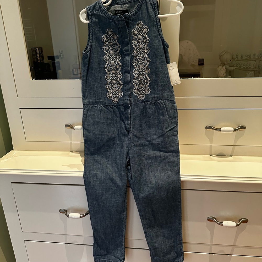 GapBaby chambray jumpsuit romper with Embroidered Detail, NWT, 4Y,